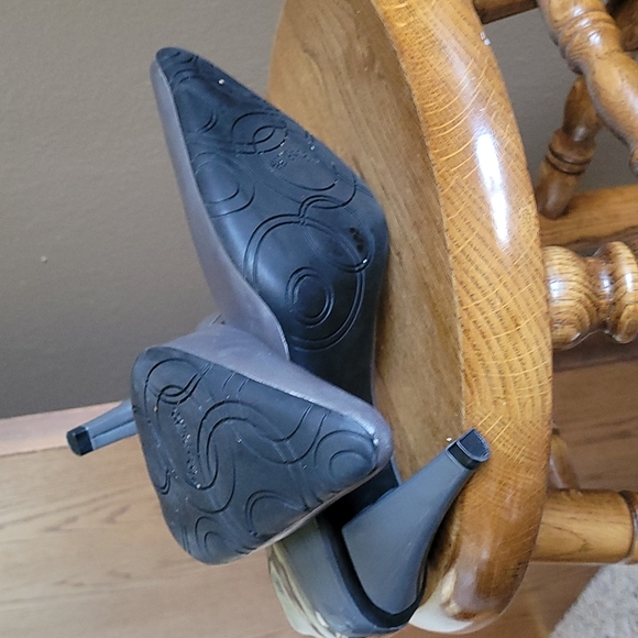 Brand new withoutbox Kenneth Cole reaction heels - Picture 3 of 4